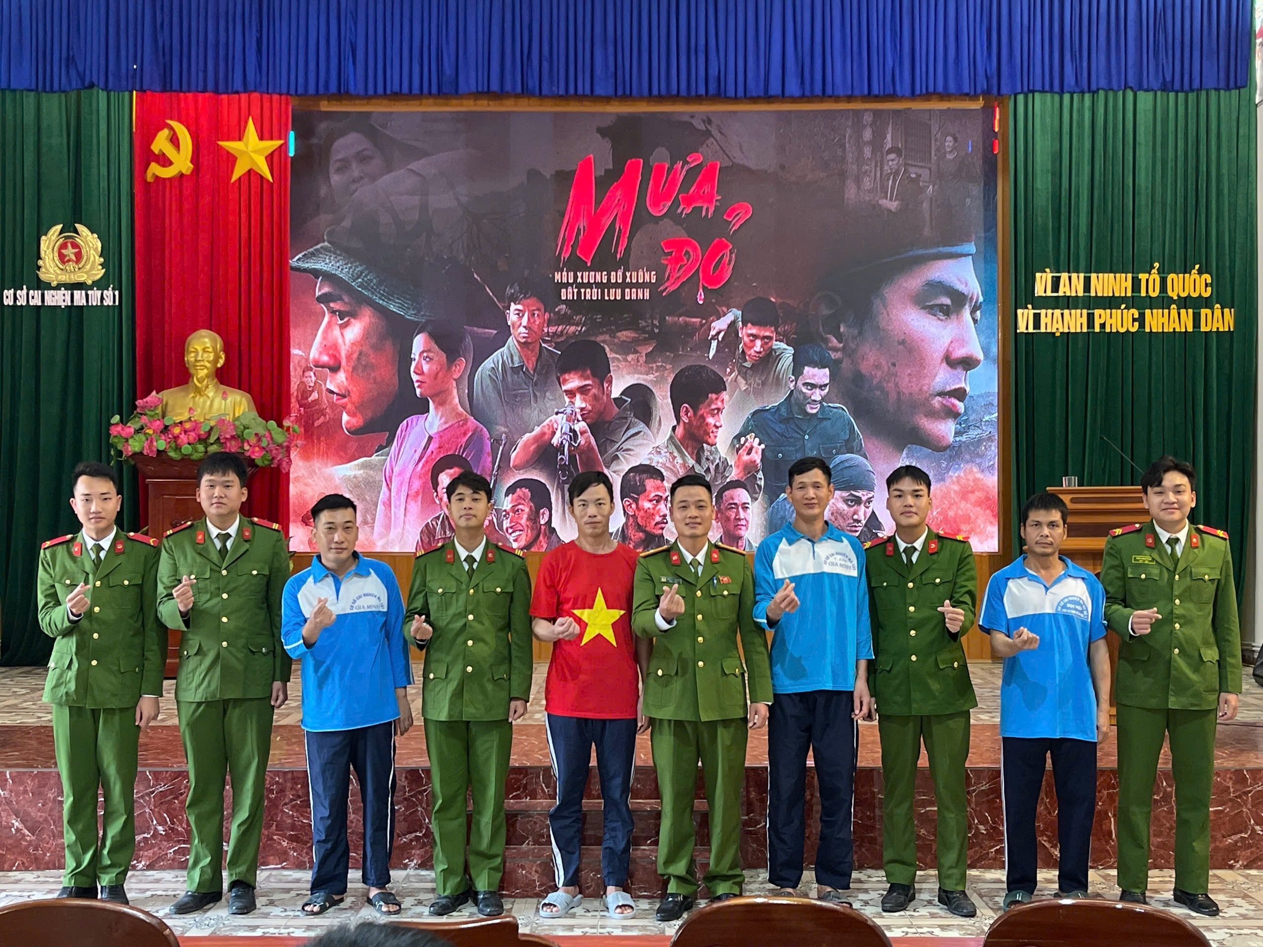 Cơ sở cai nghiện ma túy số 1: Tổ chức sinh hoạt chính trị cho học viên thông qua việc xem phim Mưa đỏ